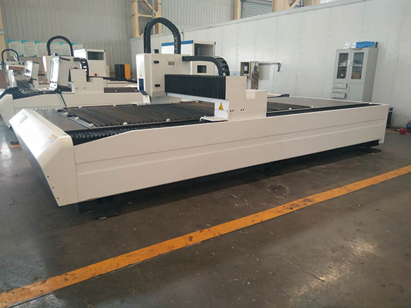 मेटल प्लेटसाठी 1000W 2000W 3000W 4000W 6 केव्ही फायबर लेझर कटिंग मशीन